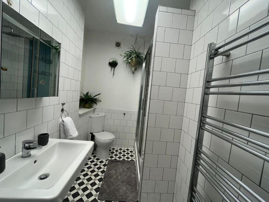 Modern Studio In Barbican Ec1 - Blue - F4 Λονδίνο Εξωτερικό φωτογραφία